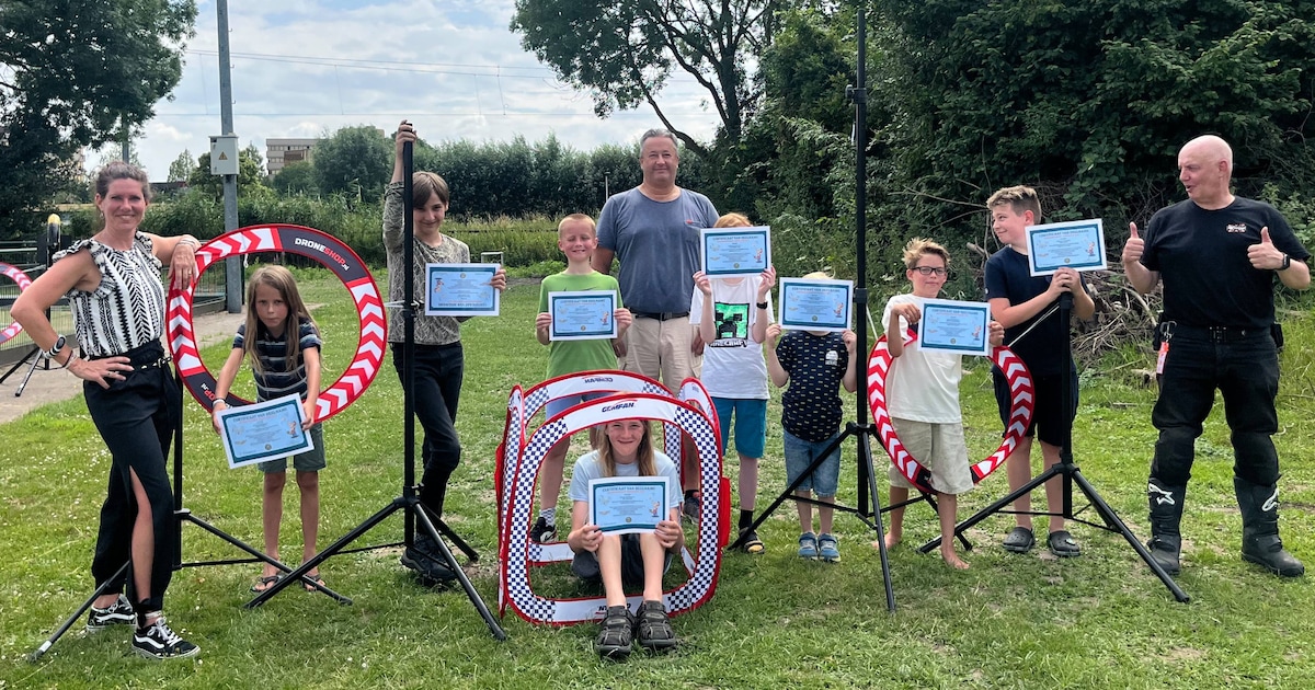 Van simulator tot echte drone: nieuw talent leert dronevliegen door vallen en opstijgen | Gorinchem