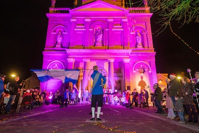 Kerstsfeer in Aarle-Rixtel: Vernieuwde kerkplein in harmonie geopend