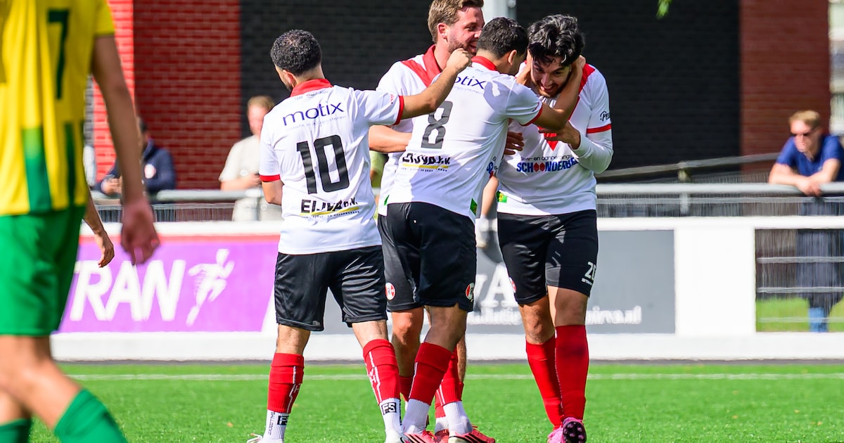 Burak Bakir (21) bezorgt Hoogland in de slotseconden eerste zege: ‘Eigenlijk ben ik geen doelpuntenm