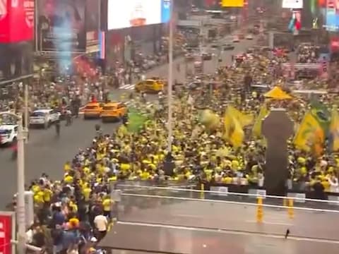 Times Square kleurt groen en geel door Braziliaanse fans