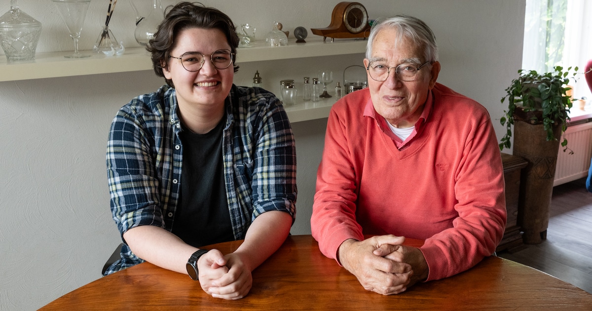 Na lang weigeren werd Diez (23) tóch leerkracht, net als opa Wouter (87): ‘Ze is veel strikter’