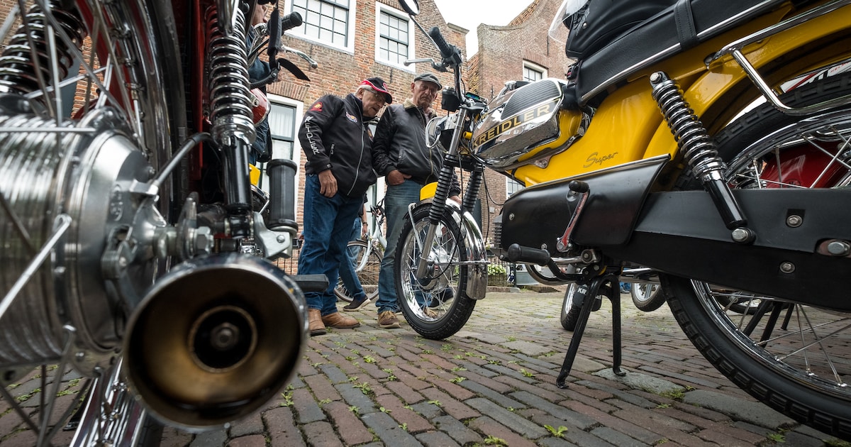 Klassieke brommers maken dit weekend toertocht vanuit Elburg
