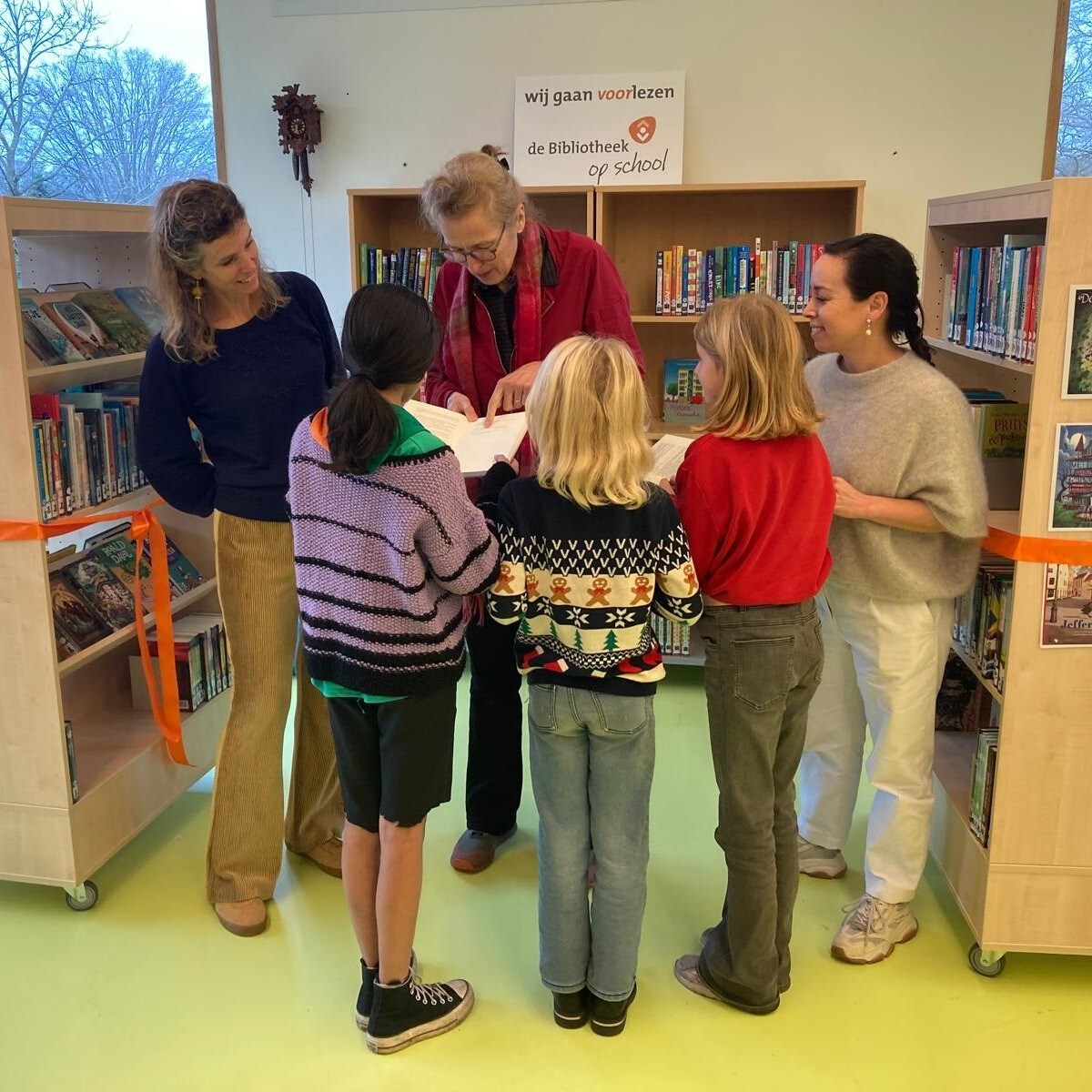 Bibliotheek op School geopend bij Wereldwijs in Bilthoven | De Bilt | AD.nl