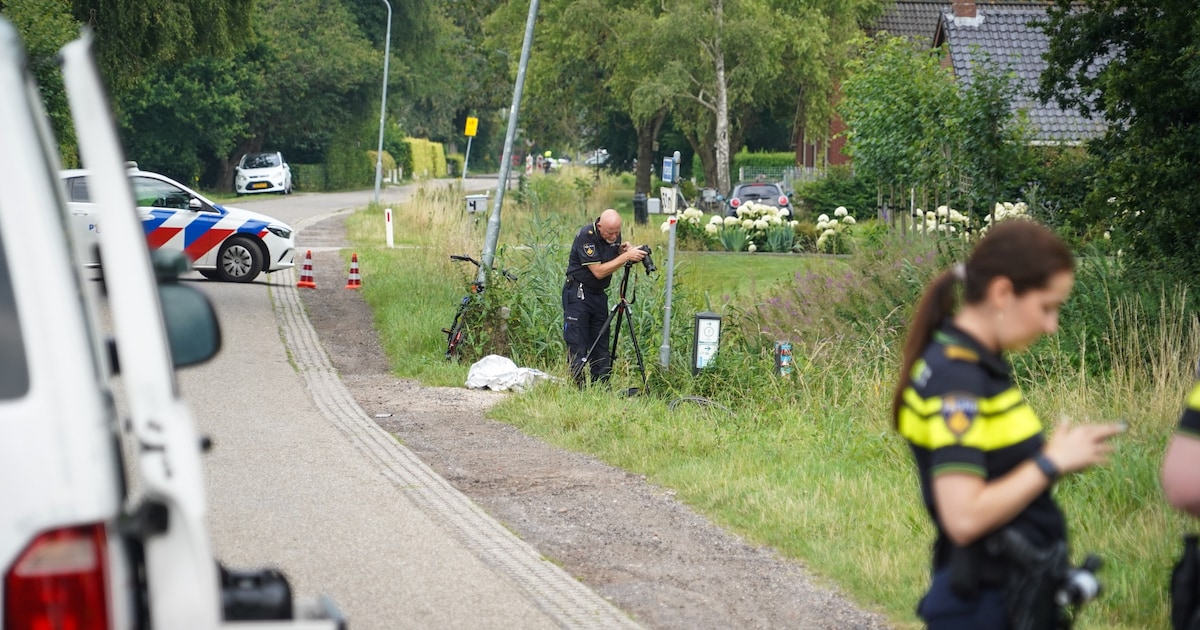 Automobilist rijdt door na aanrijding met fietser op Beneden Veensloot in Meeden | 112 nieuws Midden