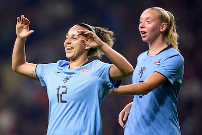 Oranje Leeuwinnen slepen zeer moeizame oefenzege uit het vuur tegen Portugal