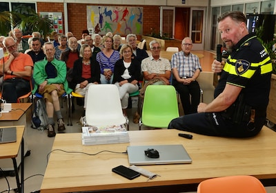 Plots krijgt oma een telefoontje van haar ‘kleindochter’: hoe slinkse criminelen met gekloonde stemm
