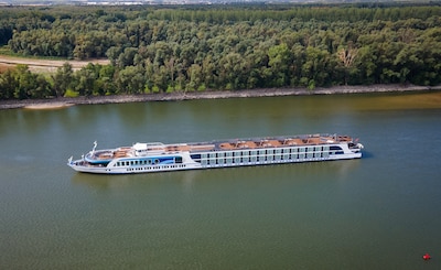 Bulgaarse politie haalt 186 toeristen van vastgelopen riviercruiseschip