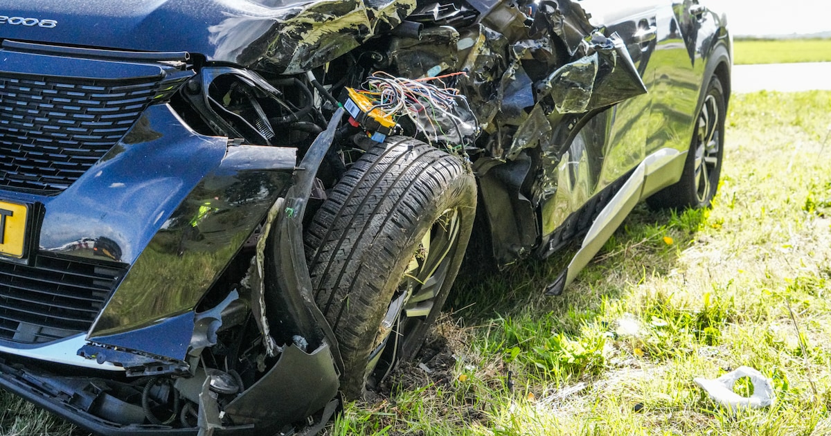 Botsing tussen twee auto's op de N391 ter hoogte van Roswinkel zorgt voor enige vertraging
