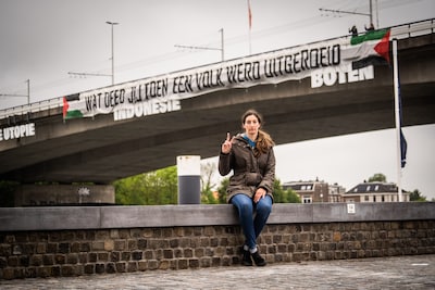 Mannen proberen Palestina-spandoek van Nelson Mandelabrug te trekken: ‘Tuig dat niet in de democrati