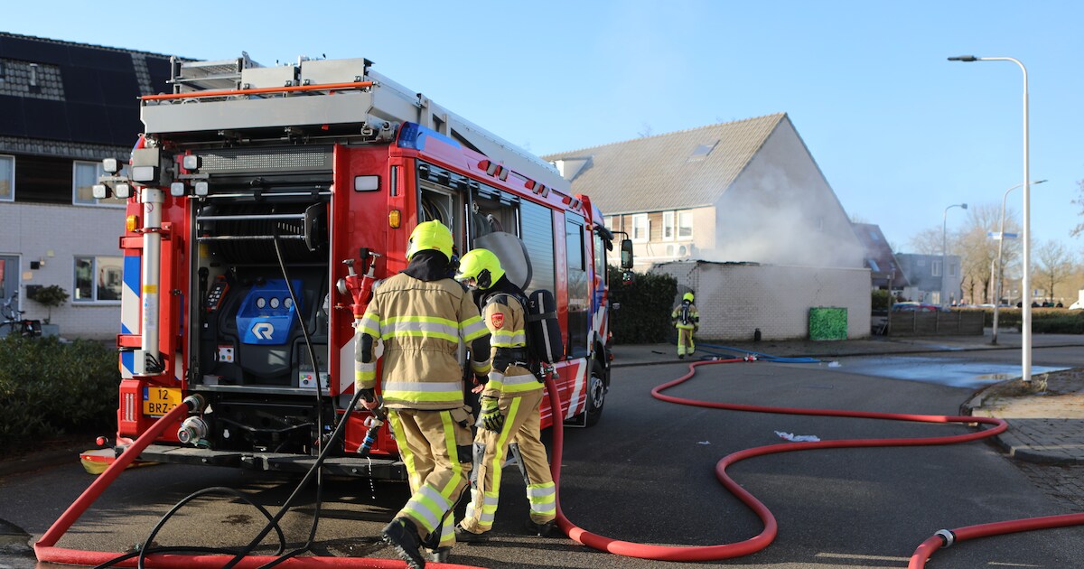 Veel rook bij garagebrand in Lindenholt; wijk deels afgesloten