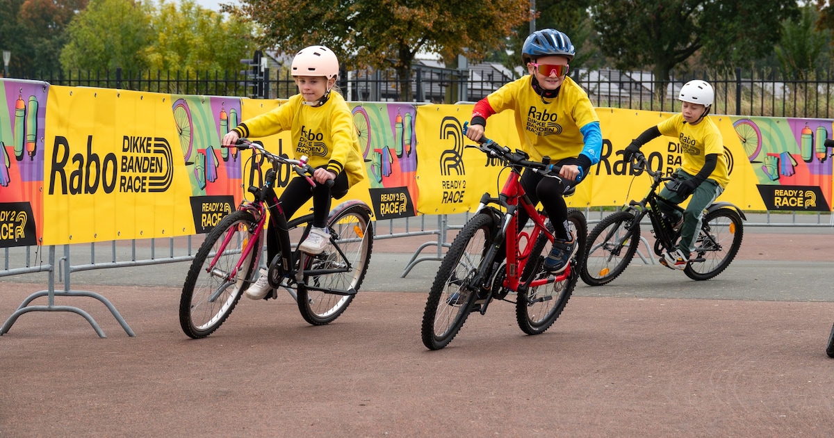 Kinderen racen met eigen fiets in Rabo Dikke Banden Race in Zuidland