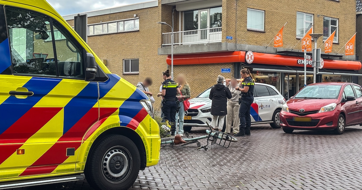 Fietser gewond na botsing met auto op Verlengde Schrans in Leeuwarden
