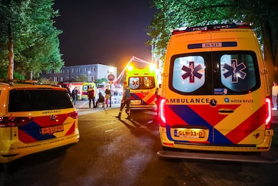 Politie vermoedt opzet na grote flatbrand in Apeldoorn, bewoners van balkons gered
