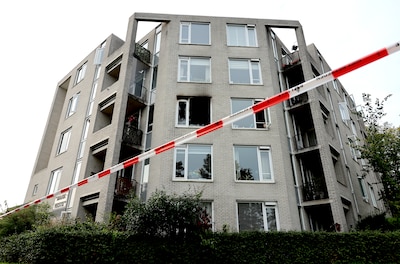 Nooddeur gaat niet open terwijl flat in Apeldoorn brandt: buurman Ramon (52) grijpt naar een koevoet