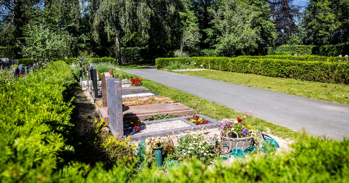 Begraafplaats Emmeloord is bijna vol, dus worden oude graven hergebruikt