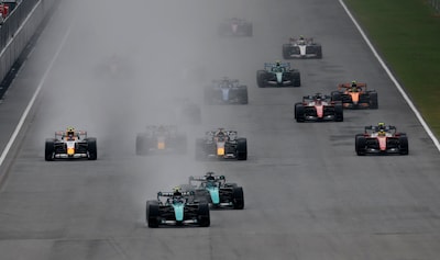 LIVE Formule 1 | Verstappen heeft de leiding weer terug na mooi gevecht met Antonelli