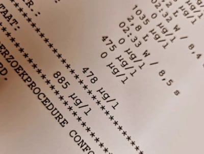 Man (25) rijdt tegen boom aan in Vught, bleek onder invloed van alcohol