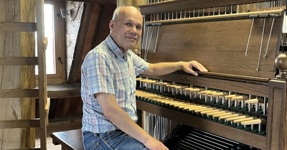 Enkhuizen viert jubileum stadsbeiaardier Frits Reynaert