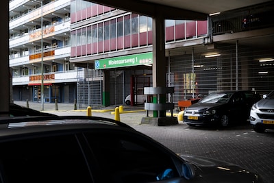 Bewoners Molenwijk in Noord mogen eerste auto voorlopig in omliggende wijken blijven parkeren
