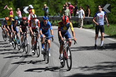 LIVE Giro d’Italia | Spannende slotklim in absolute finale, kan Ciccone zijn achtervolgers voor zich houden?