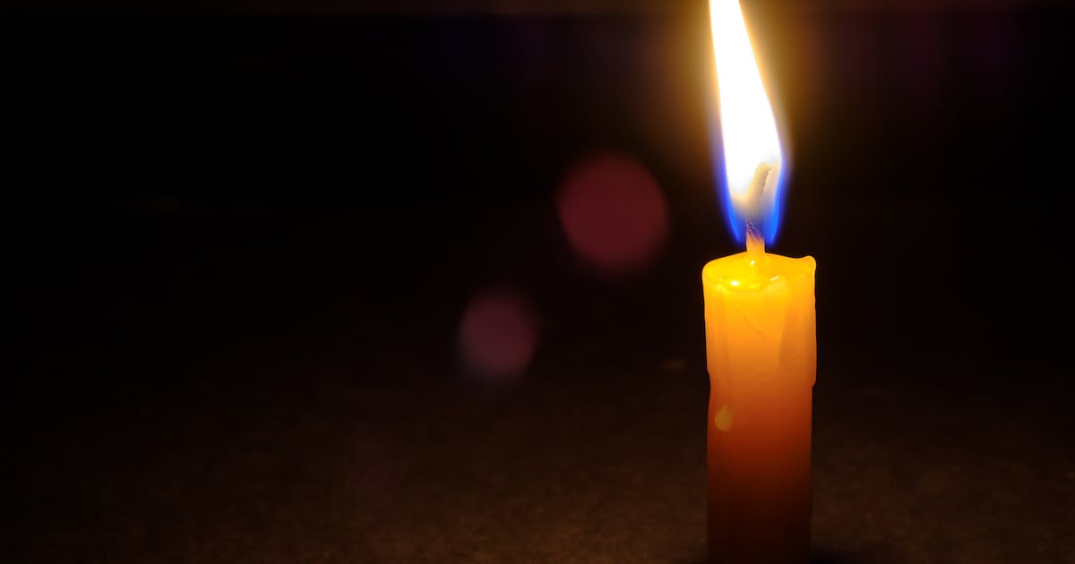 Kerstviering in Angeren brengt jong en oud samen