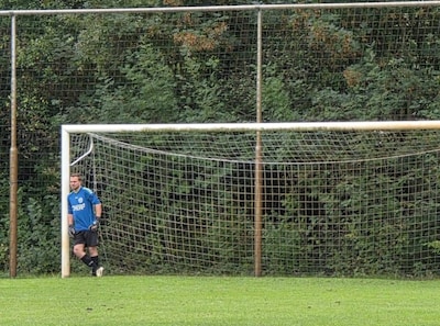 24-0 verliezen?! Met middenvelder op doel en paar jongens die nog nooit hebben gevoetbald, valt dat best mee