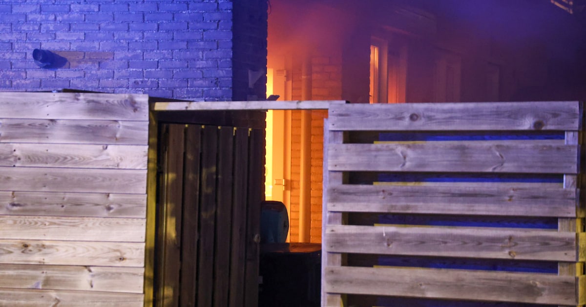 Veel rook bij brand in portiekwoning op Anthony Fokkerlaan in Haarlem