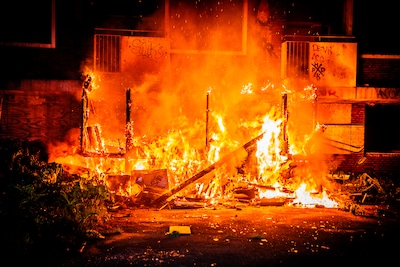 ‘Schandalig’: buurt ergert zich aan zoveelste brand in voormalig verzorgingshuis Rhederhof