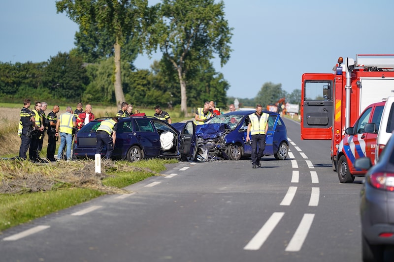 Drie doden na frontale botsing op provinciale weg Groningen