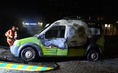 Bestelbus twee keer op één avond in brand gestoken in Waardenburg