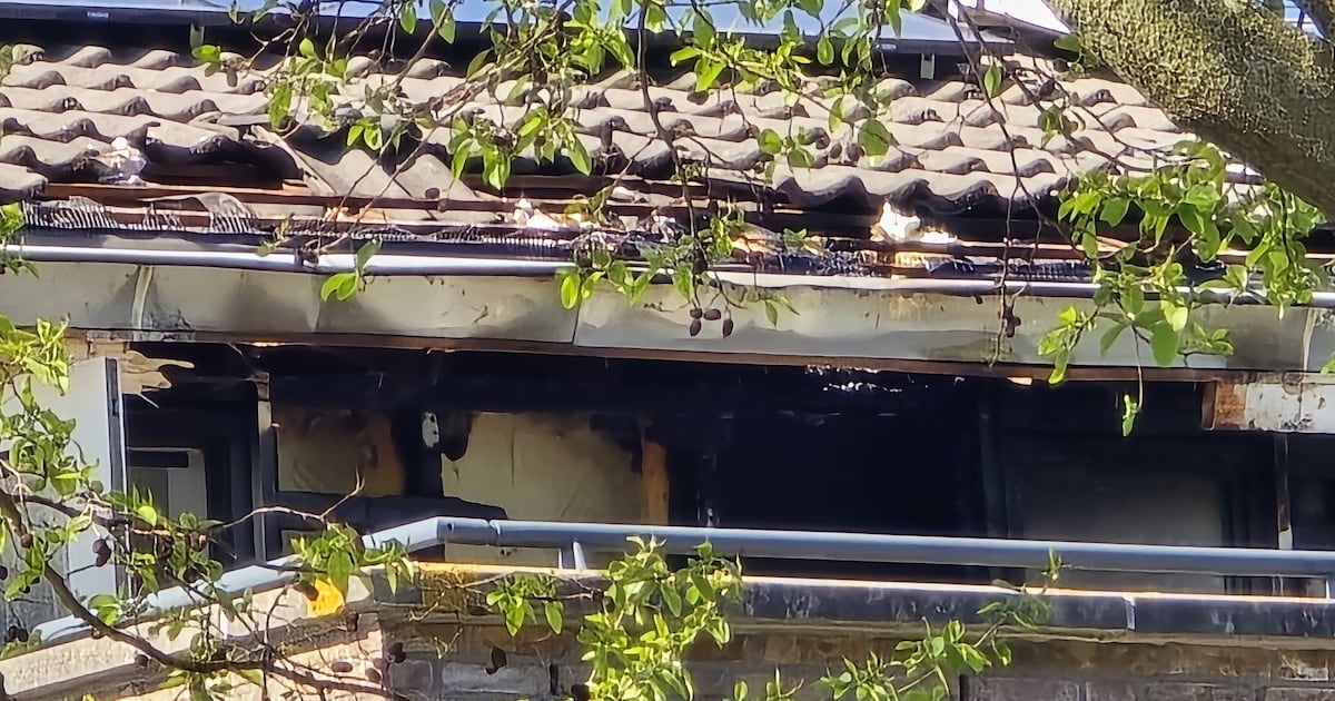 Brand op dak van woning in de Ludolph Bohlenstraat in Voorhout: bewoners veilig buiten