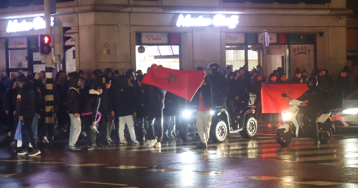 Feest en onrust in Den Haag na winst Marokkaans voetbalelftal