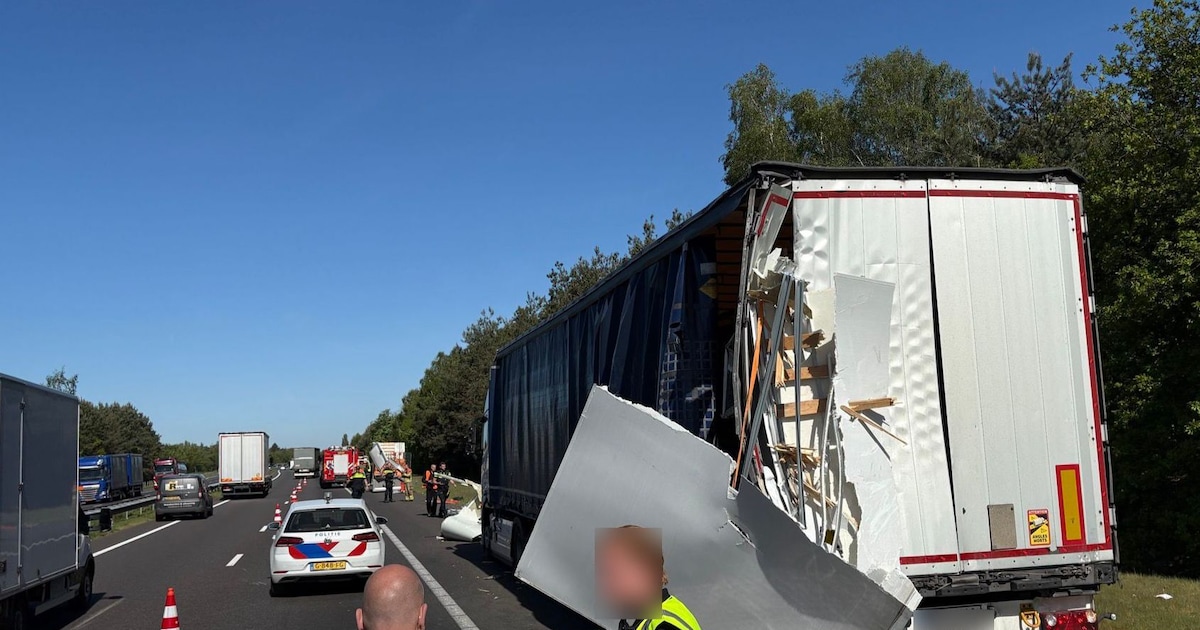 Vrachtwagen betrokken bij ongeval op de A73 in Grubbenvorst
