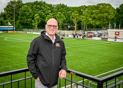 Hans Jeroense kreeg hartstilstand, verloor een jeugdlid en werd geridderd: ‘Ik geniet meer van het l