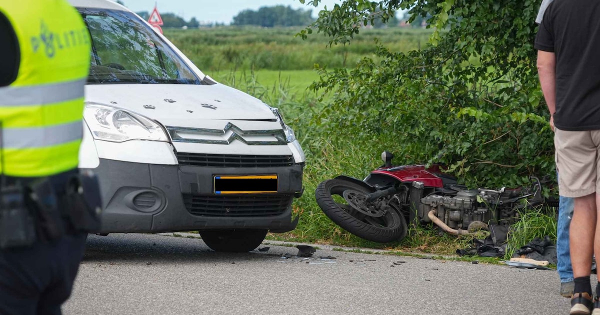 Motor komt in botsing met bestelbus bij Noordwolde
