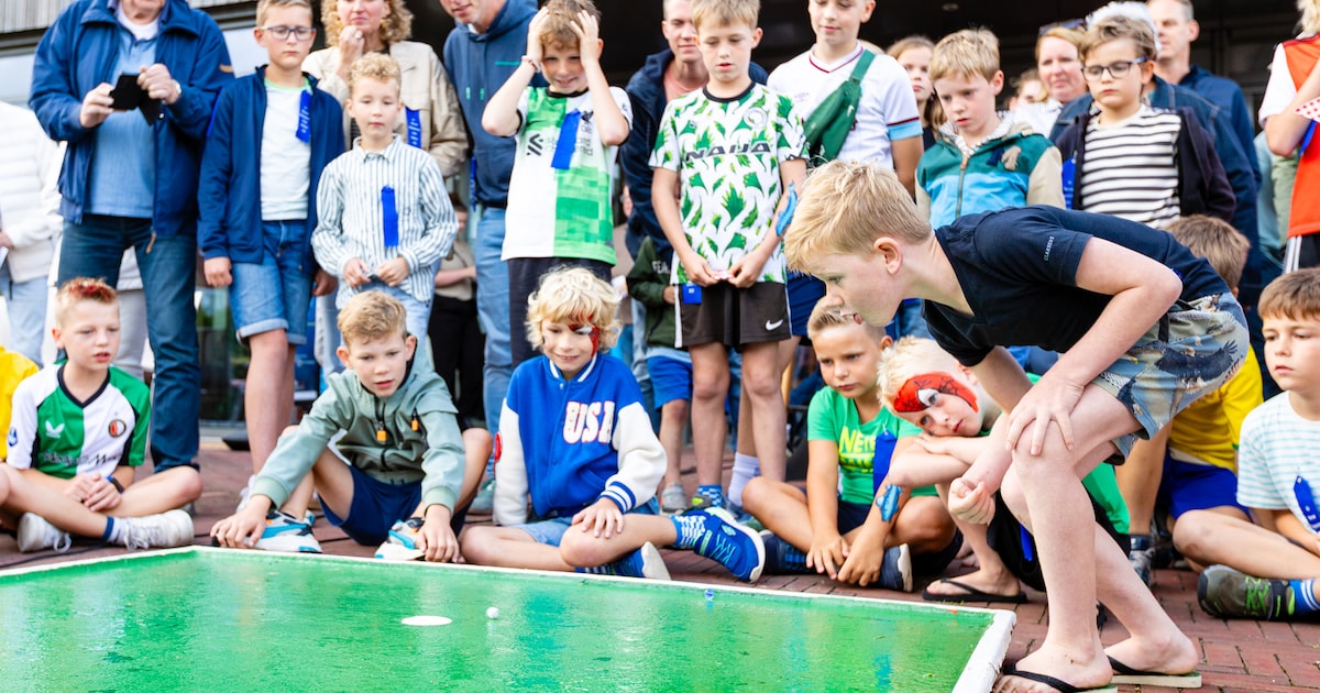 NK Knikkeren eert bedenker, maar is boven alles weer vrolijk feestje