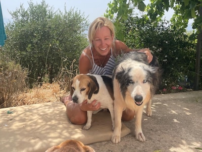 Esther leidt een dierenkliniek in Zuid-Spanje: ‘Iets goeds willen doen met mijn beroep heeft er alti