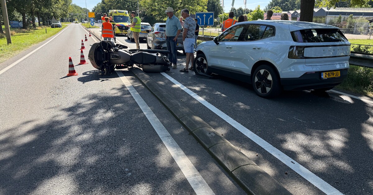 Weg tussen Heino en Raalte in beide richtingen dicht na kop-staartbotsing met meerdere voertuigen