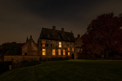 Kasteel Hernen opent poort voor avondbezoek in het donker