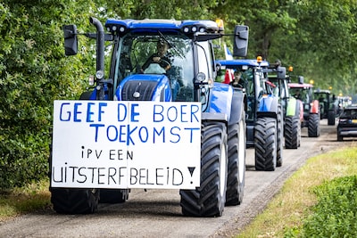 Honderden boeren beginnen met stikstofmars in Drenthe