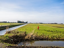 Op laagste punt van Nederland moet een compleet nieuw dorp verrijzen, nu dreigt het te verdrinken in miljoenenverlies