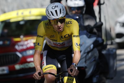 Beresterke Carapaz probeert geletruidrager Pogacar achter zich te houden op Alpe d’Huez