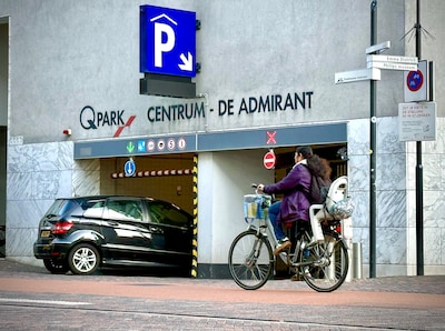 Man rijdt parkeergarage uit met uitgekookt trucje, en dat kost hem nu bijna 1000 euro