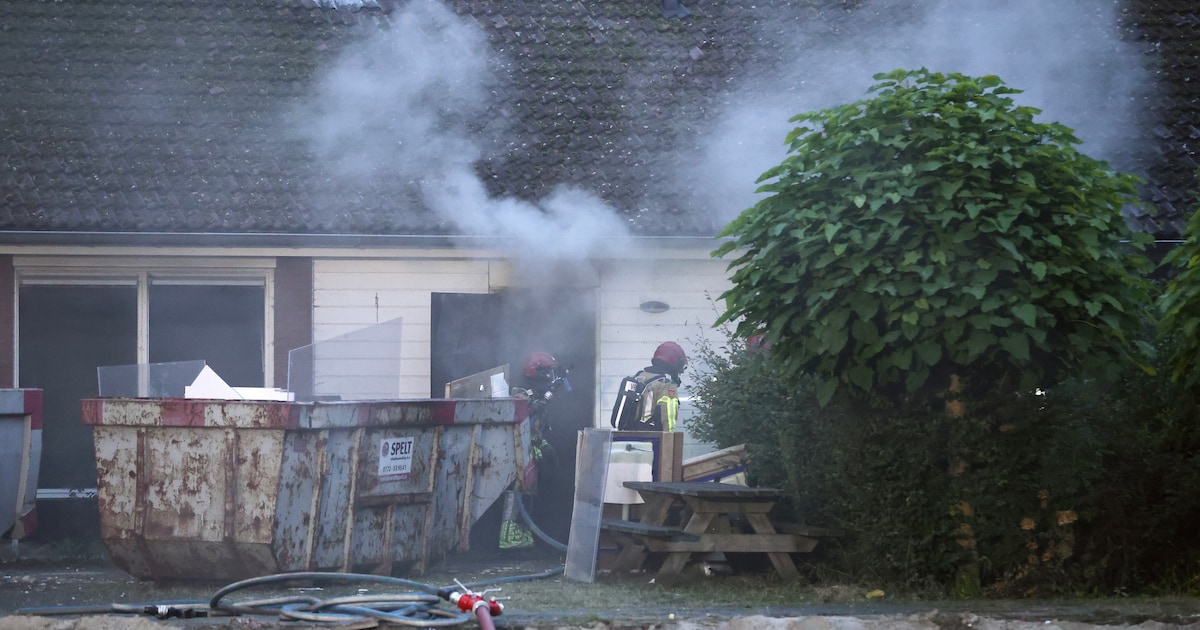 Felle brand in voormalig zorgpand in Emmeloord, brandstichting niet uitgesloten