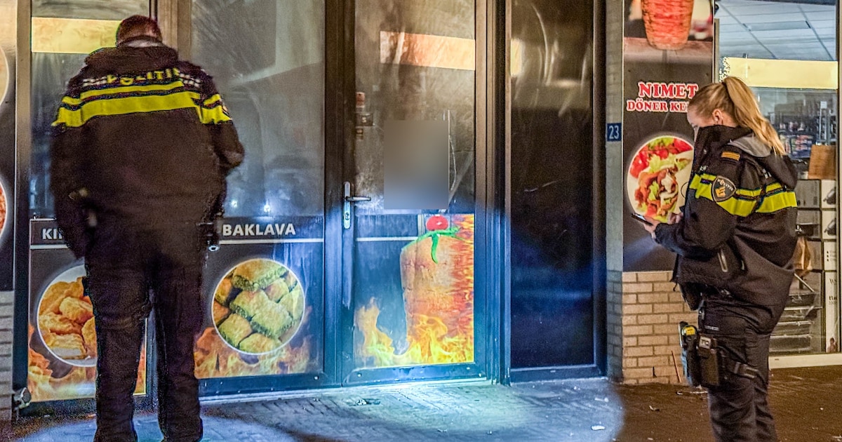 Gevel van dönerzaak in Amersfoort zwartgeblakerd na explosie