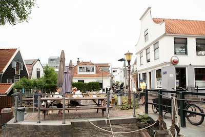 Halsema over verdwenen picknicktafels bij Café ’t Sluisje: gemeente moet ‘ergens grens trekken’