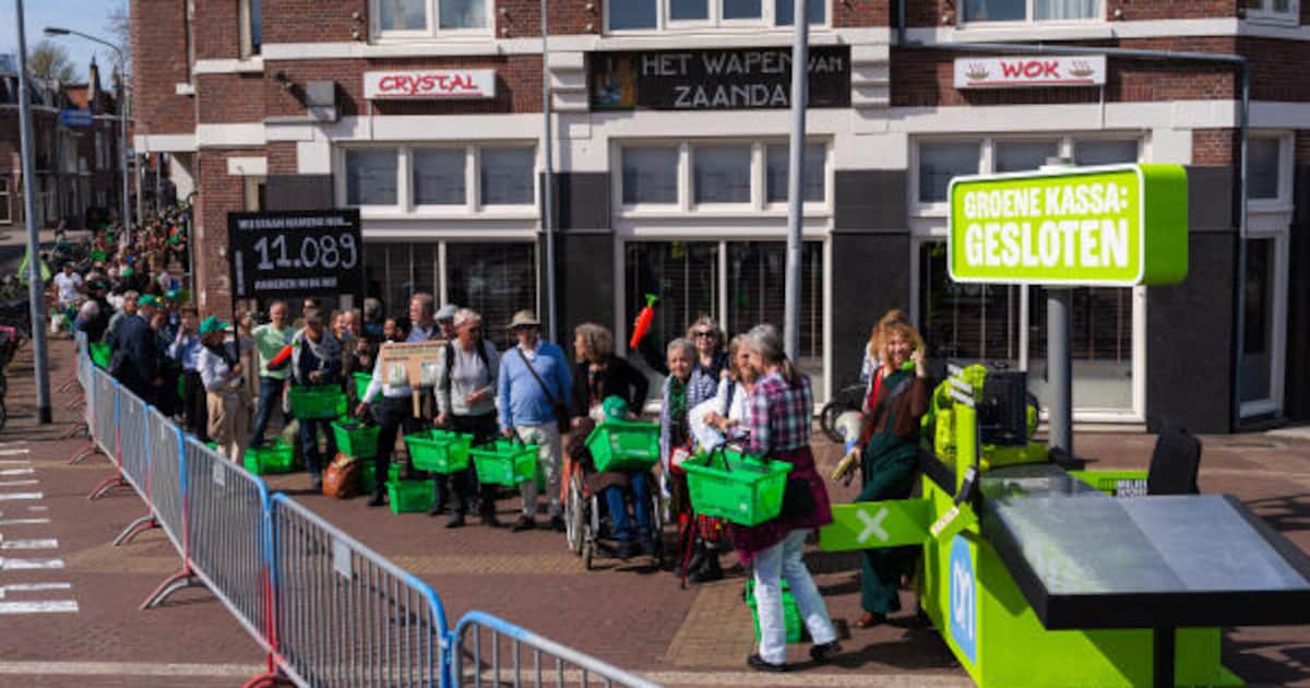 Milieudefensie demonstreert bij aandeehoudersvergadering Ahold Delhaize in Zaanstad