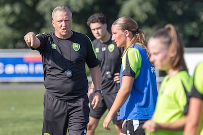 ADO Den Haag Vrouwen werkt aan wederopbouw: elf nieuwe speelsters bij eerste training van Sjaak Pola