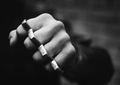 Jongen met boksbeugel aangehouden in Rijen tijdens onderzoek naar mishandeling