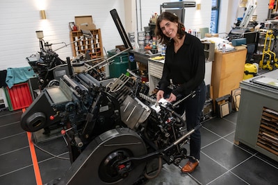 Tiny werkt in haar drukkerij met persen van meer dan 130 jaar oud: ‘Zonde als dit ambacht verdwijnt’